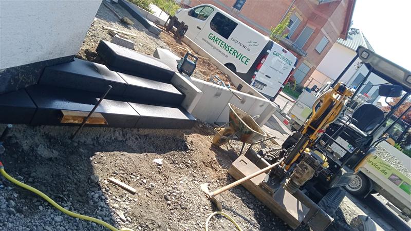 Neue Treppe und Geländeaufbau